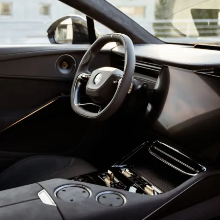 Lotus Eletre : poste de conduite