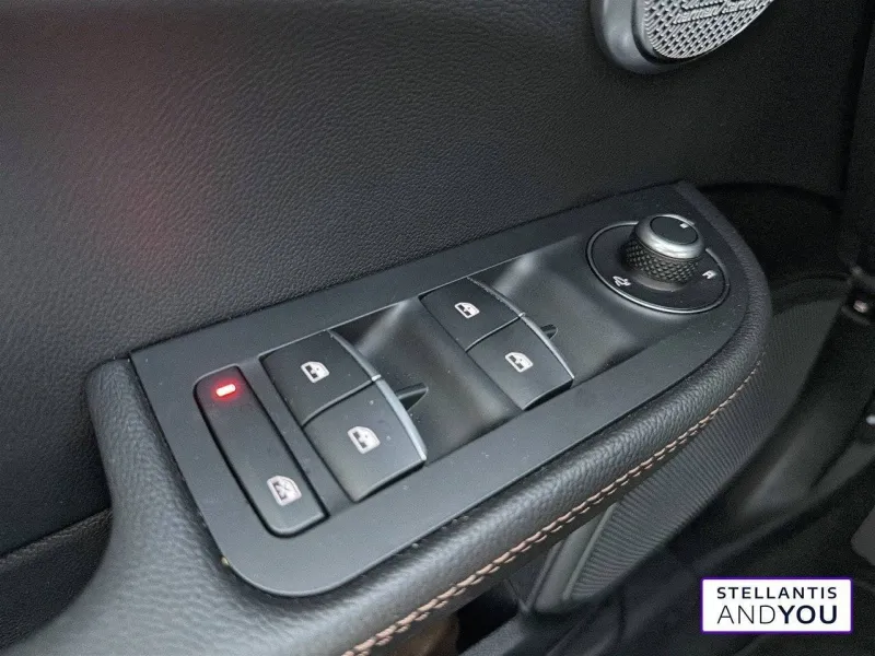 Image secondaire du véhicule 24