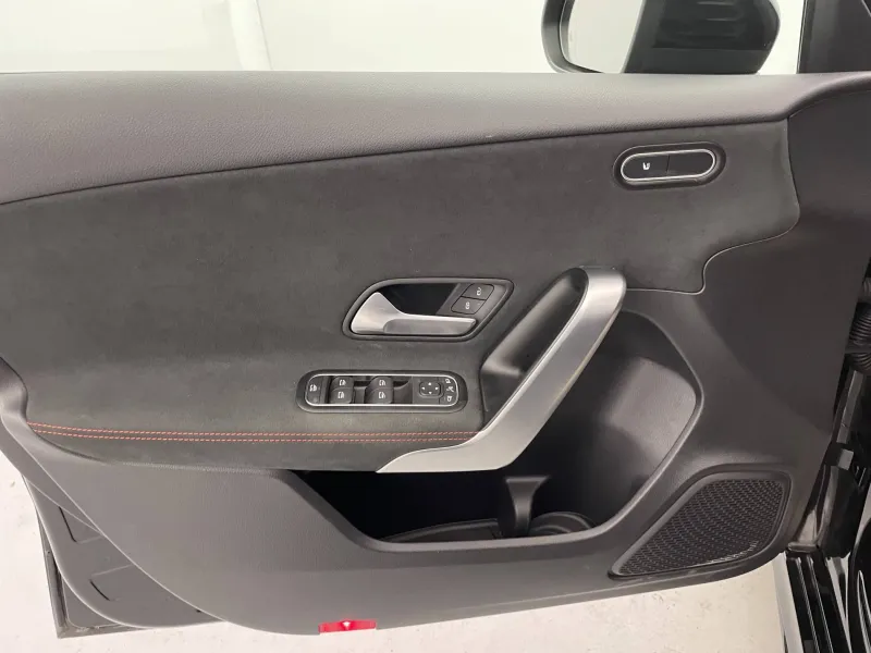 Image secondaire du véhicule 30