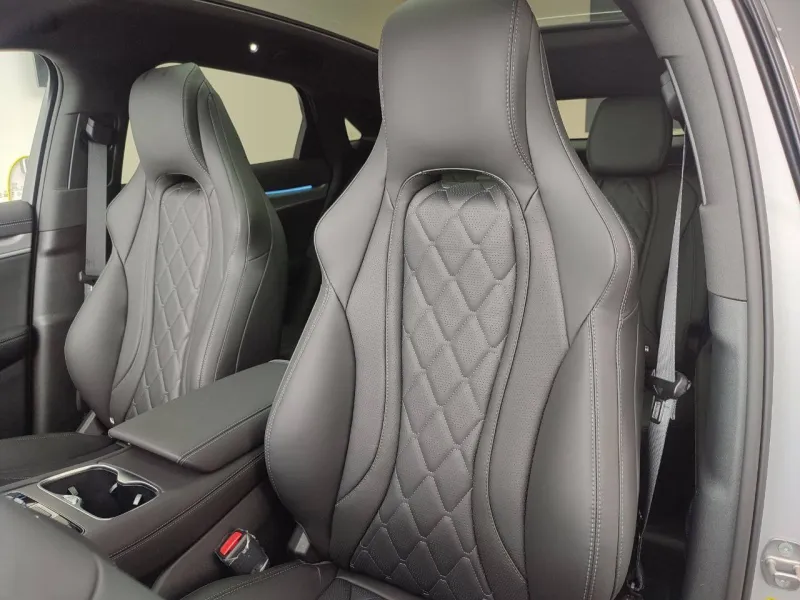 Image secondaire du véhicule 9