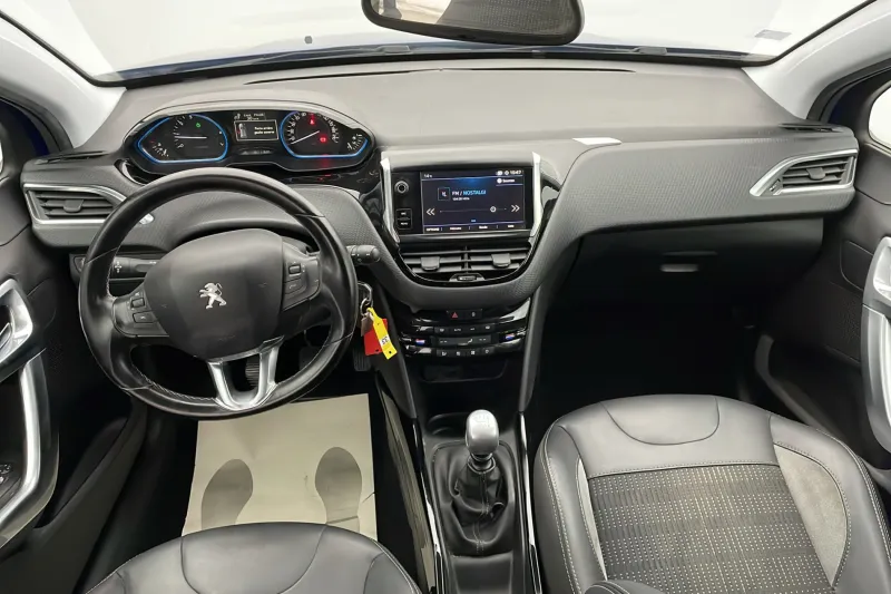 Image secondaire du véhicule 10