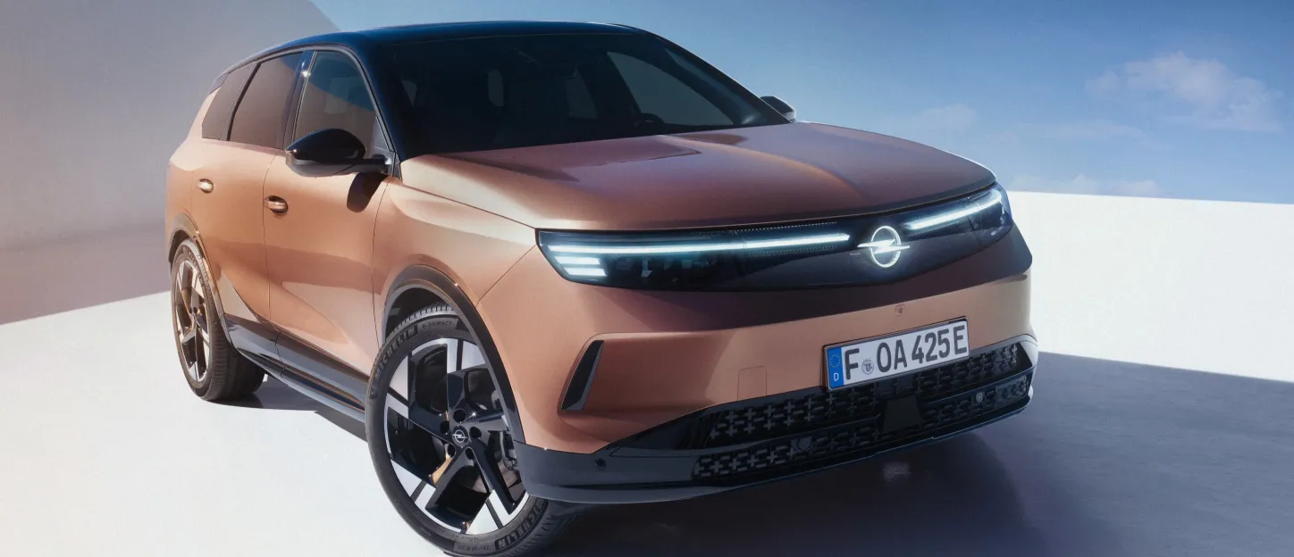 Opel Grandland 2024 : trois quarts avant droit statique