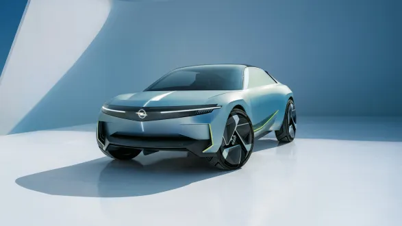 Concept Opel Experimental 2023 : trois quarts avant gauche statique