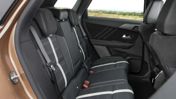 Opel Grandland 2024 : sièges arrière