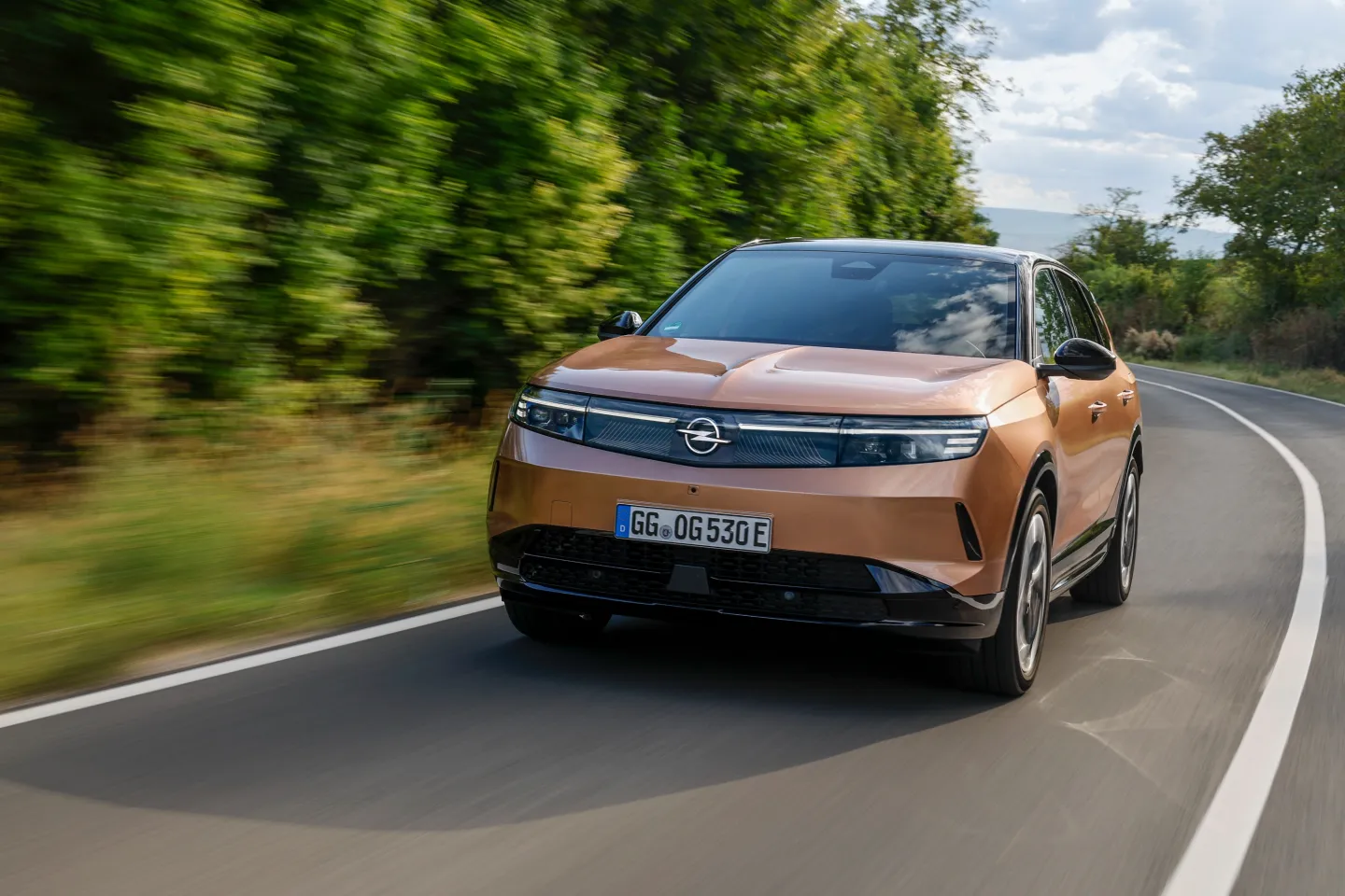 Opel Grandland 2024 : face avant sur route