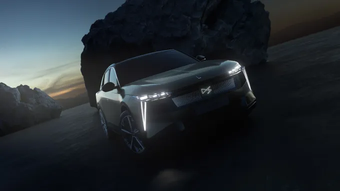 DS N°7 : face avant de nuit