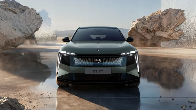 DS N°7 : calandre éclairée