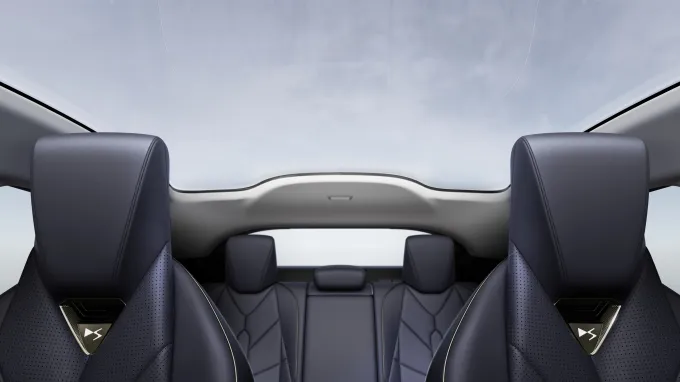 DS N°7 : Sièges et toit panoramique