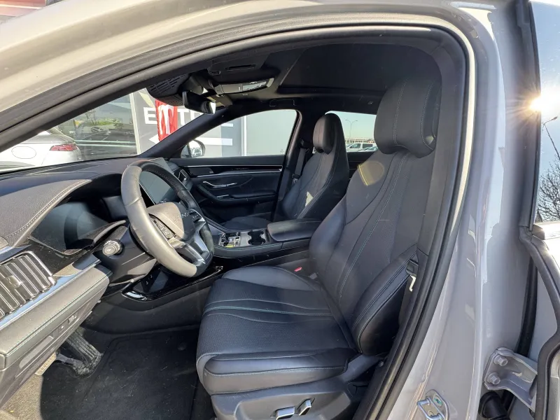 Image secondaire du véhicule 6