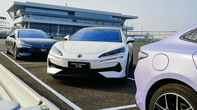 Denza Z9 GT : manoeuvre parking