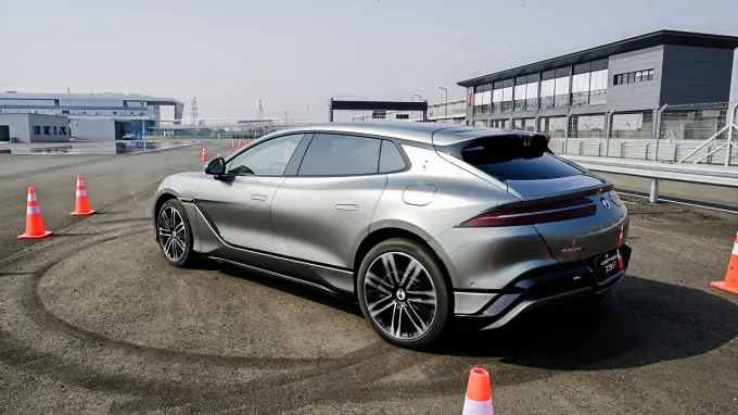 Denza Z9 GT : 3/4 arrière