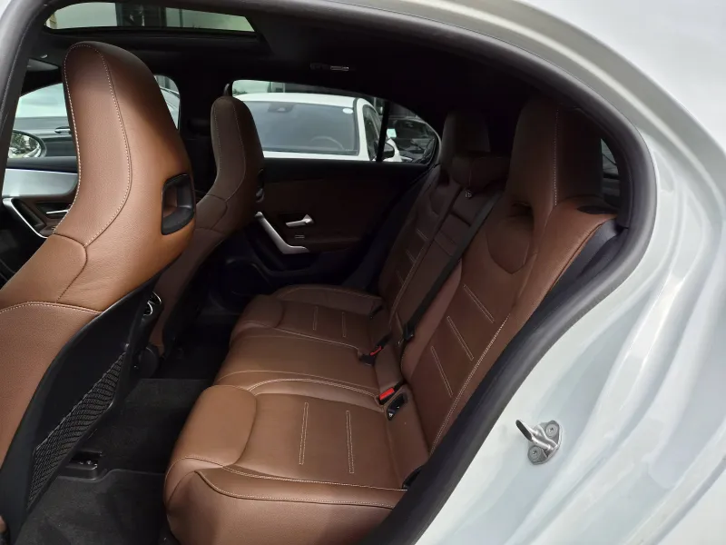 Image secondaire du véhicule 10