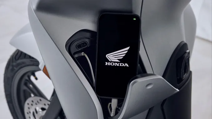 Honda SH125i : Boite à gants