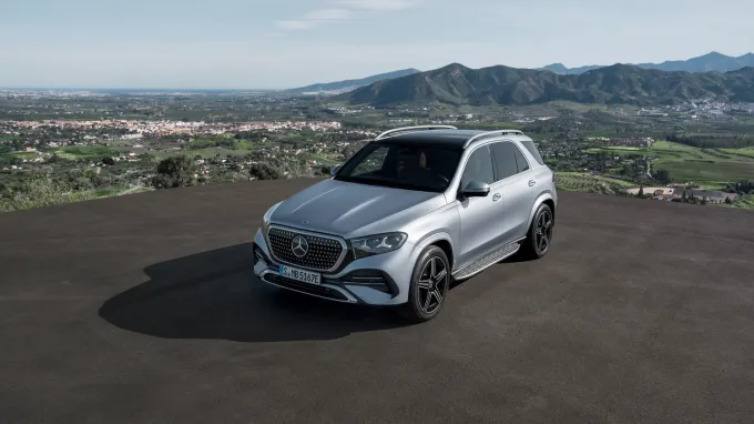 Mercedes GLE SUV : vue plongée avant