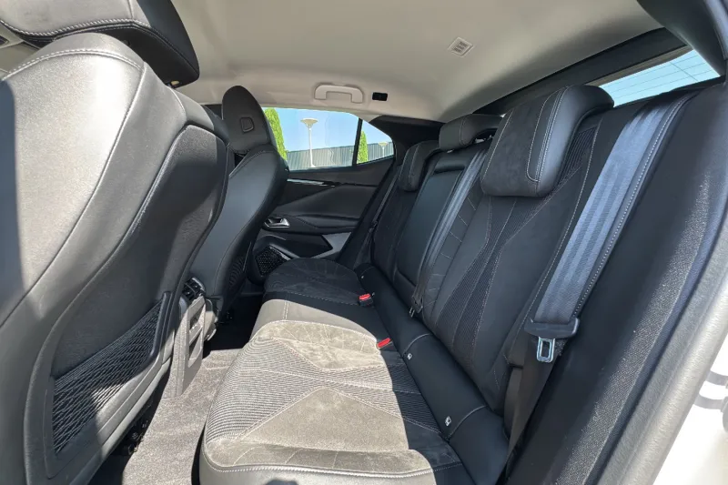 Image secondaire du véhicule 12