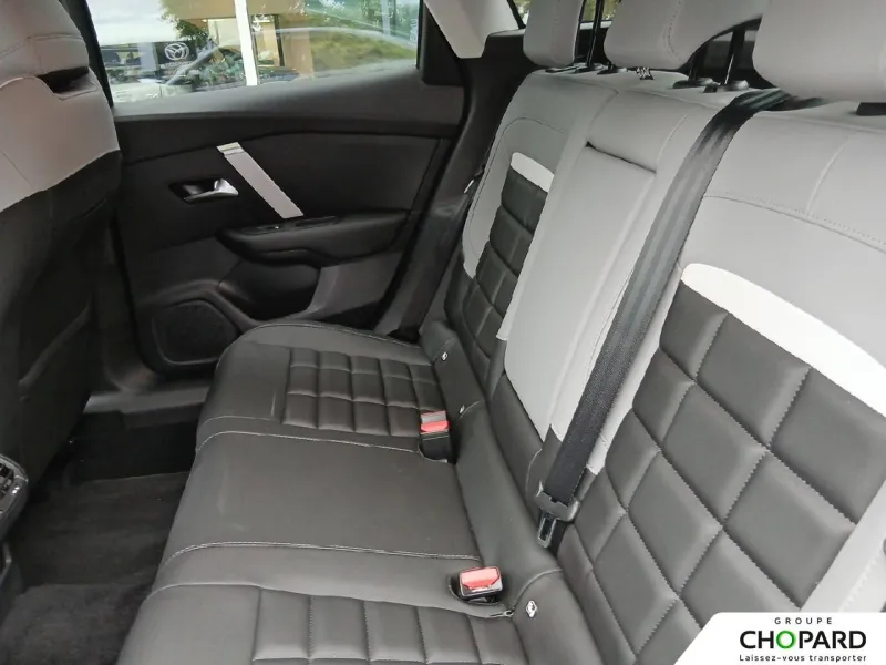 Image secondaire du véhicule 12