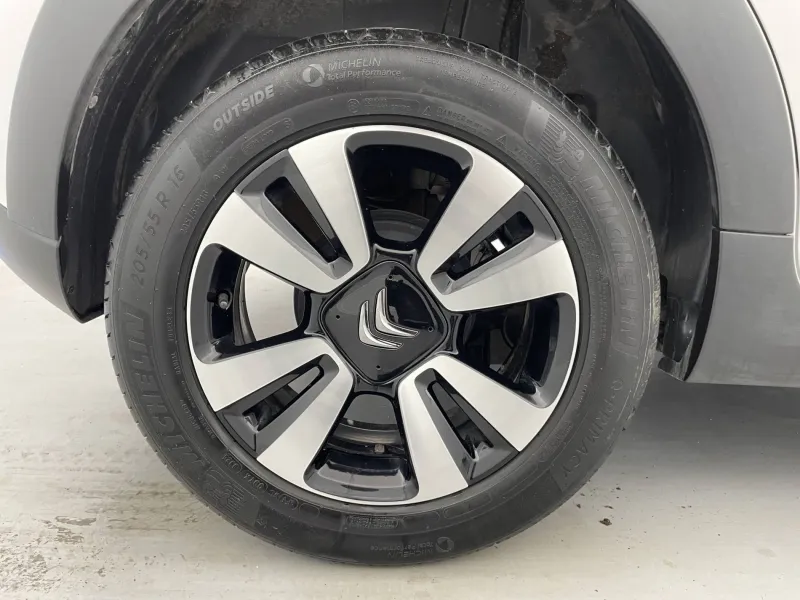 Image secondaire du véhicule 44