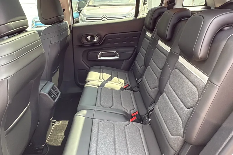 Image secondaire du véhicule 12