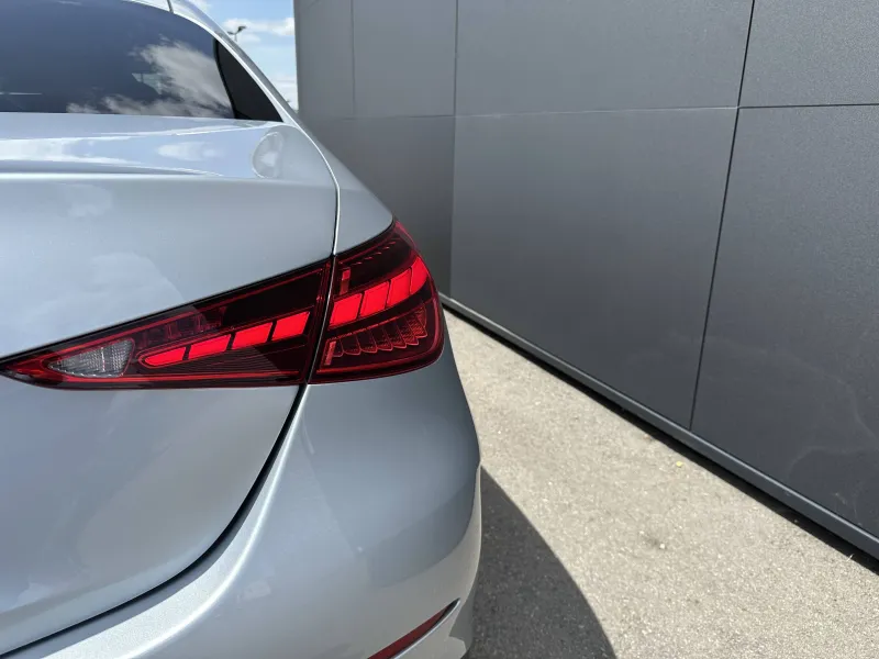 Image secondaire du véhicule 10