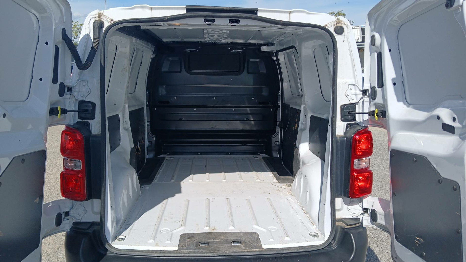 Image secondaire du véhicule 10