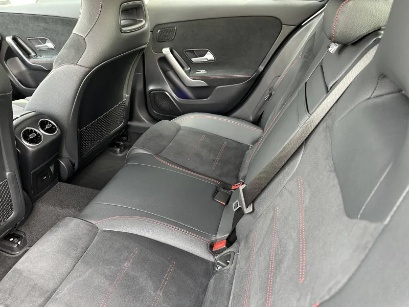 Image secondaire du véhicule 24