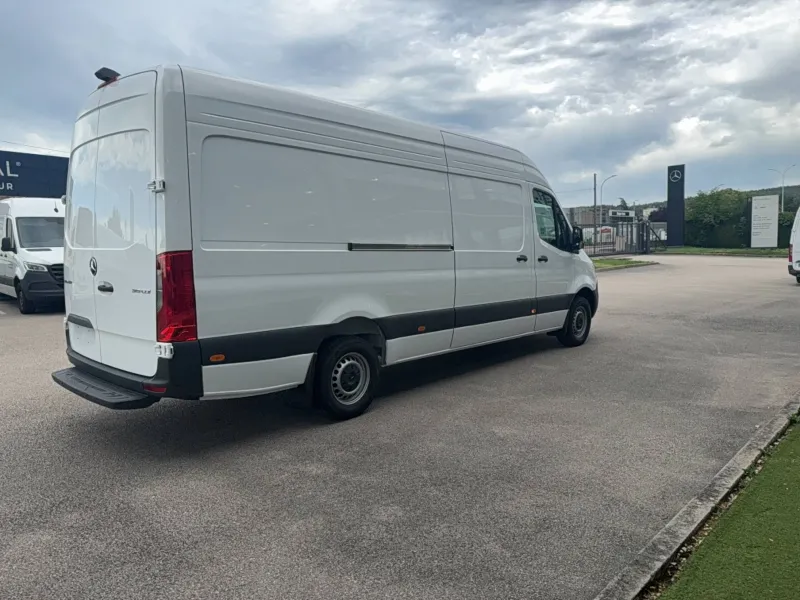 Image secondaire du véhicule 4