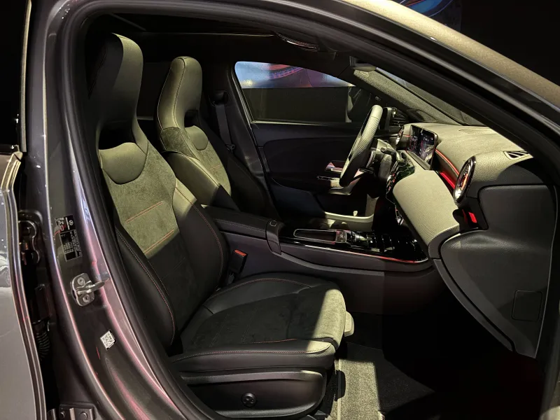 Image secondaire du véhicule 4