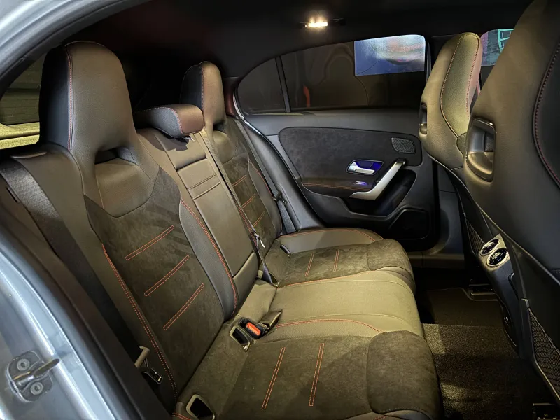 Image secondaire du véhicule 4