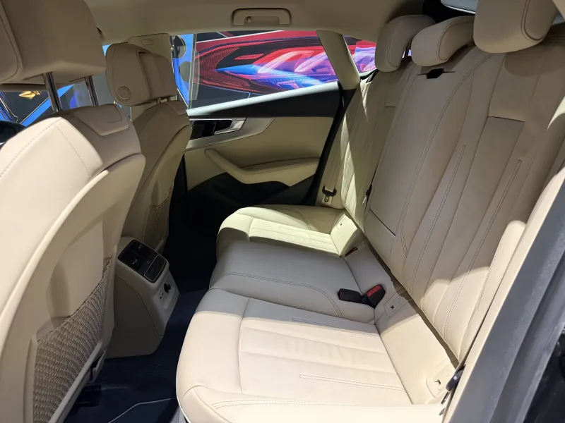 Image secondaire du véhicule 9