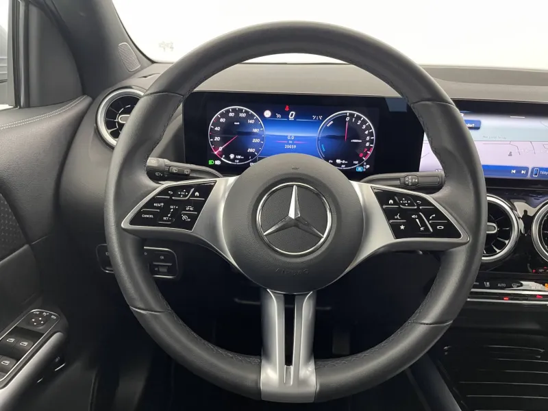 Image secondaire du véhicule 24