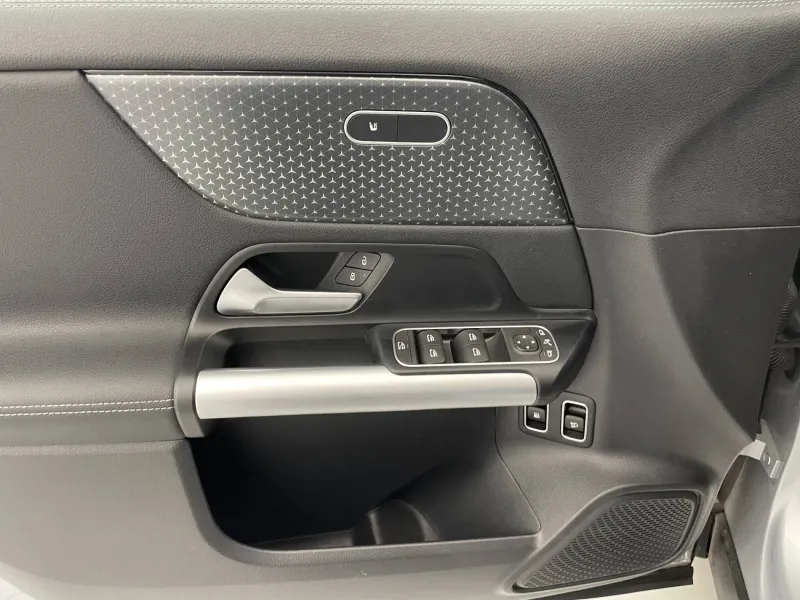 Image secondaire du véhicule 30