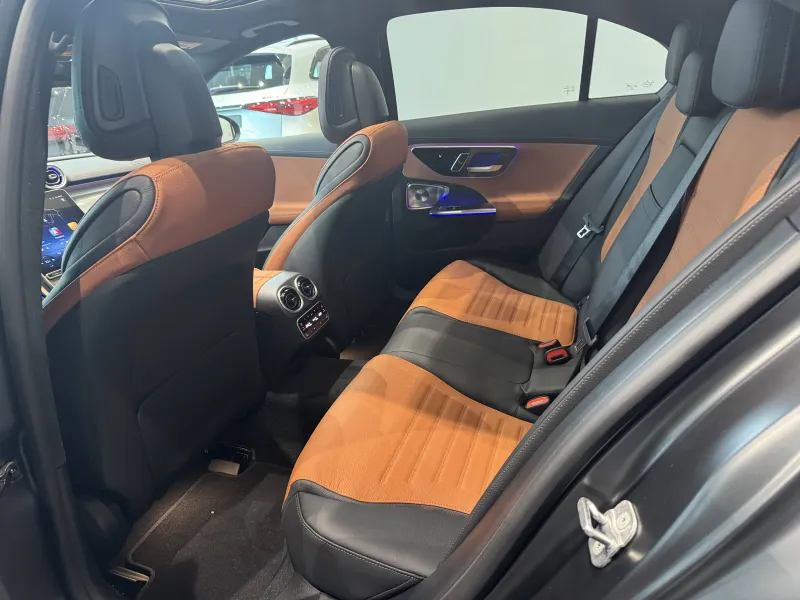 Image secondaire du véhicule 9