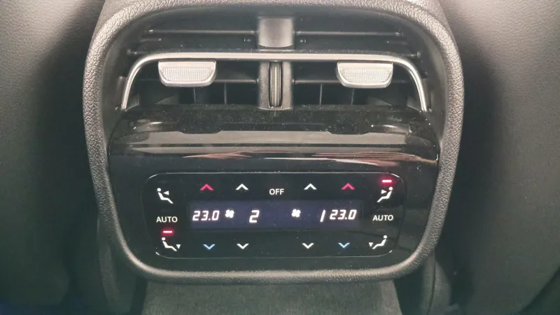 Image secondaire du véhicule 24