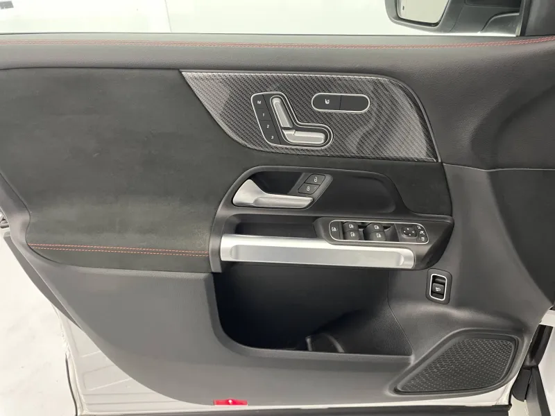 Image secondaire du véhicule 30